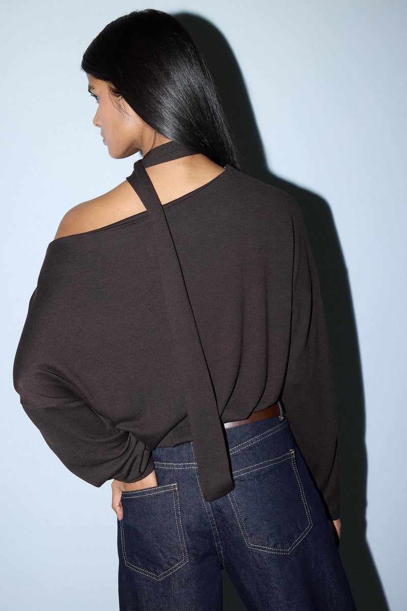 ديفاكتو تيشيرت قصة فضفاضة وياقة عريضة - Image 5